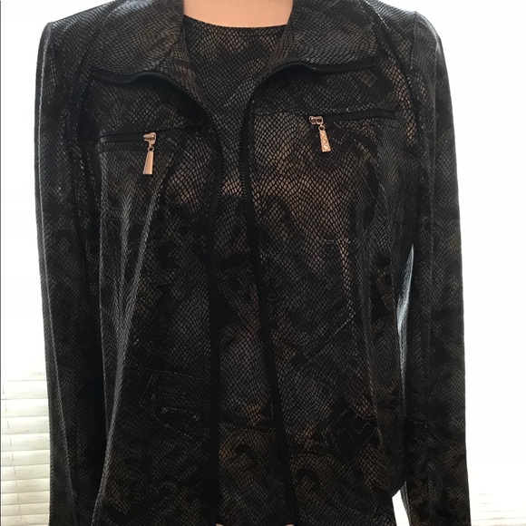 2 pc 〰️Light jacket & Top〰️ - Picture 6 of 7